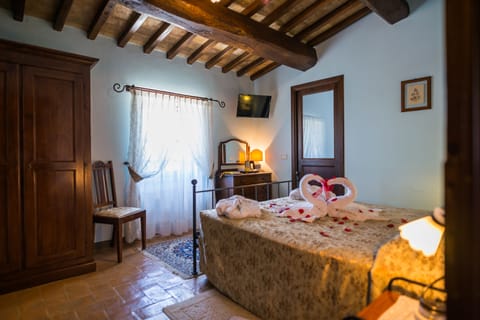 Deluxe Room | Premium bedding, down comforters, memory foam beds, minibar