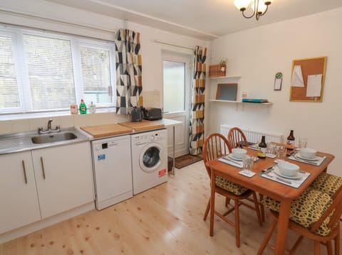 Dishwasher, cookware/dishes/utensils