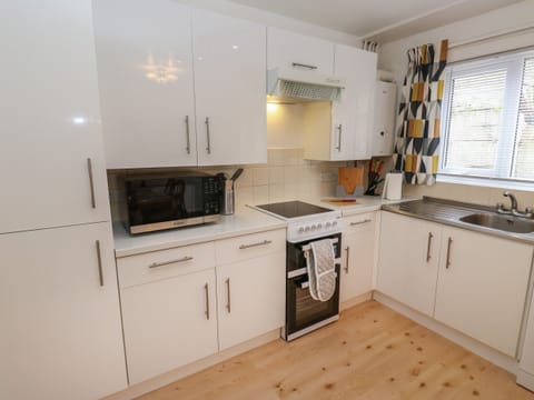 Dishwasher, cookware/dishes/utensils