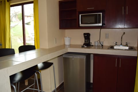 Honeymoon Suite, Mixed Dorm, Kitchenette | Private kitchenette