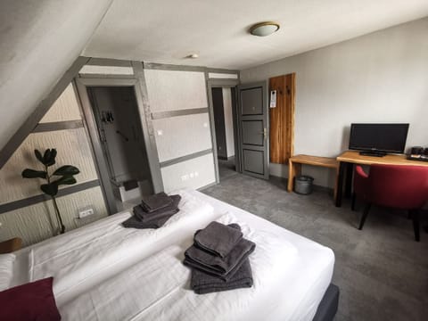 Double Room, Private Bathroom | 1 bedroom