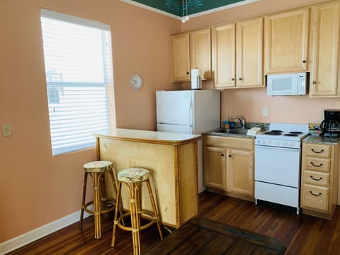 Unit #2 Room, 1 Bedroom, Kitchen | Private kitchen | Fridge, microwave, oven, stovetop