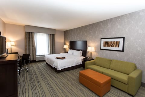 Studio Suite, 1 King Bed (Whirlpool) | In-room safe, desk, laptop workspace, blackout drapes