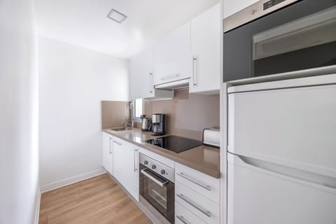 Apartment, 1 Bedroom | Private kitchen | Fridge, microwave, stovetop, dishwasher