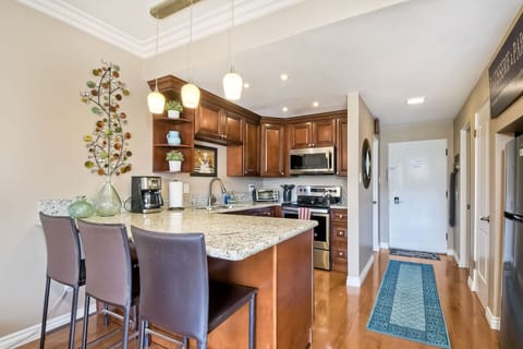 Condo, 2 Queen Beds, Balcony, Mountain View (Southern Exposure) | Private kitchen | Fridge, microwave, oven, stovetop