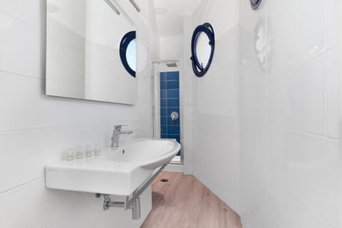 Standard Double or Twin Room | Bathroom | Shower, rainfall showerhead, eco-friendly toiletries, hair dryer