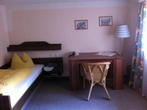 Business Room | Desk, free WiFi, bed sheets