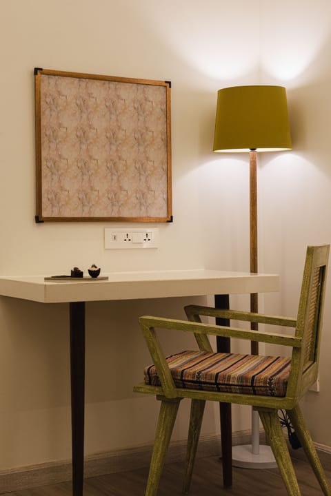 Alcove room | Minibar, in-room safe, desk, laptop workspace