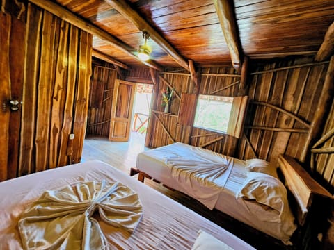 Traditional Tree House | Free WiFi, bed sheets