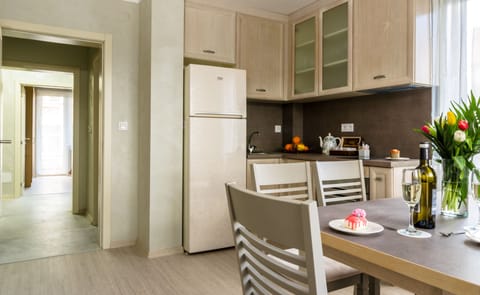 City Apartment | In-room dining