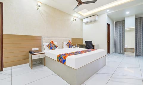 Luxury Room | Egyptian cotton sheets, premium bedding, in-room safe, desk