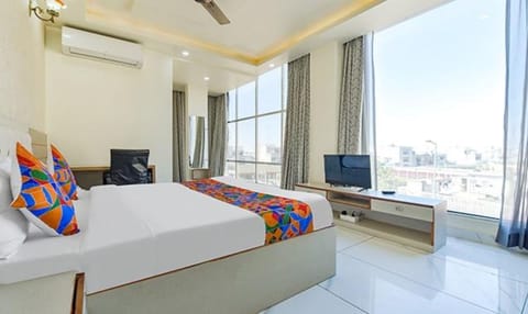 Luxury Room | Egyptian cotton sheets, premium bedding, in-room safe, desk