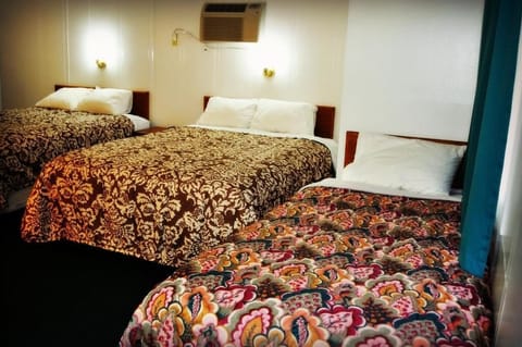 Family Room, Multiple Beds, Refrigerator & Microwave | Premium bedding, laptop workspace, blackout drapes, free WiFi