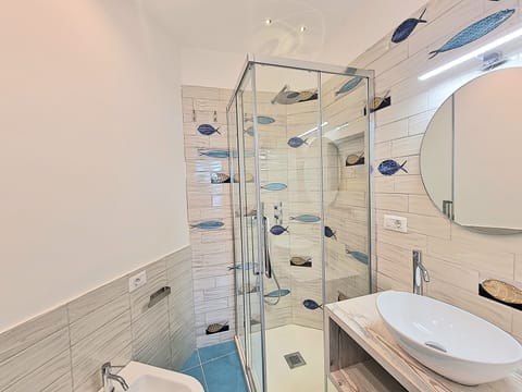 Superior Room | Bathroom | Free toiletries, hair dryer, bidet, towels