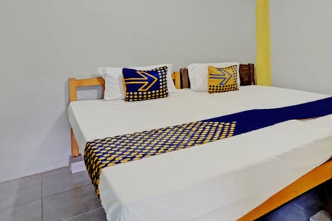 Economy Double Room | Desk, laptop workspace, free WiFi, bed sheets