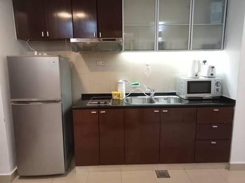 Superior Studio Suite | Private kitchen | Fridge, microwave, stovetop, electric kettle