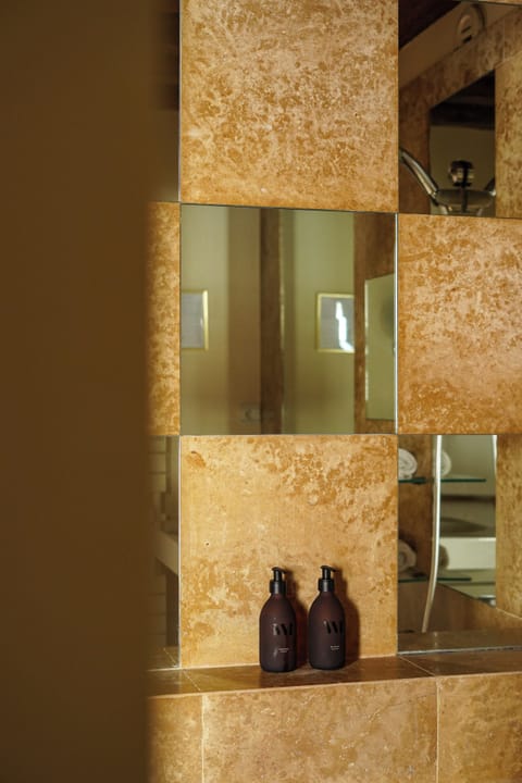 Superior Double Room | Bathroom | Eco-friendly toiletries, hair dryer, bathrobes, towels