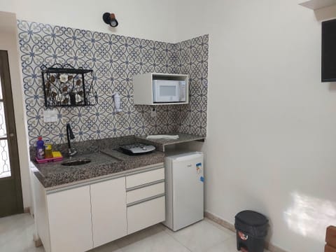 Studio | Private kitchen | Mini-fridge, microwave, stovetop, cookware/dishes/utensils