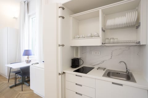 Classic Apartment | Private kitchen | Full-size fridge, oven, stovetop, espresso maker