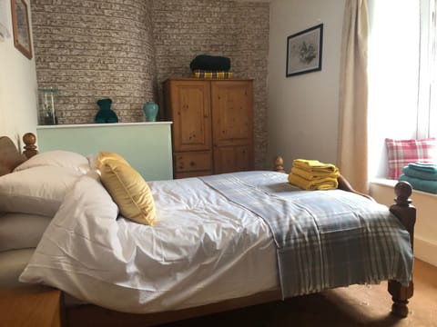 Classic Double Room, Shared Bathroom | Individually decorated, iron/ironing board, free WiFi