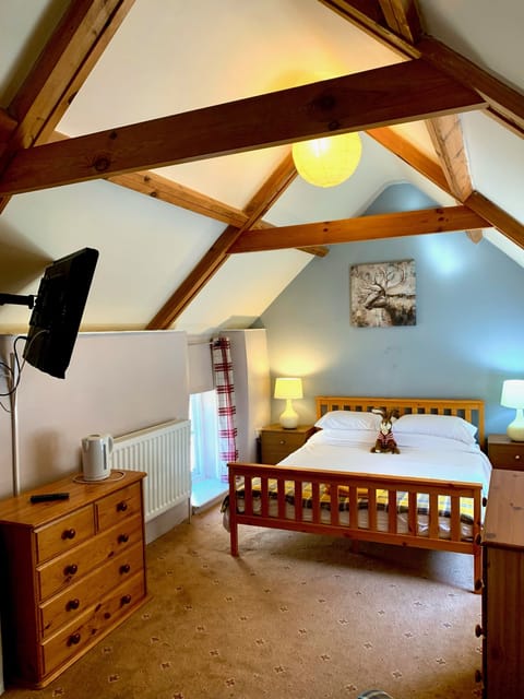 Classic Double Room, Shared Bathroom | Individually decorated, iron/ironing board, free WiFi