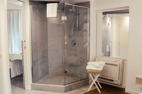 Classic Room | Bathroom | Shower, designer toiletries, hair dryer, bathrobes