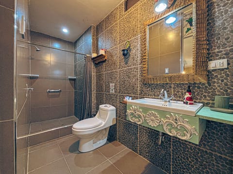 Family Room, Private Bathroom | Bathroom | Shower, hair dryer, towels, soap