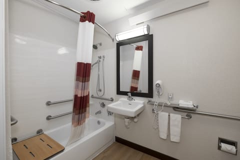 Superior Room, 1 King Bed, Accessible (Smoke Free) | Bathroom | Combined shower/tub, free toiletries, towels