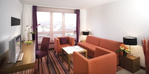 Hypo-allergenic bedding, minibar, in-room safe, desk