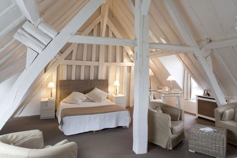 Minibar, in-room safe, individually decorated, individually furnished