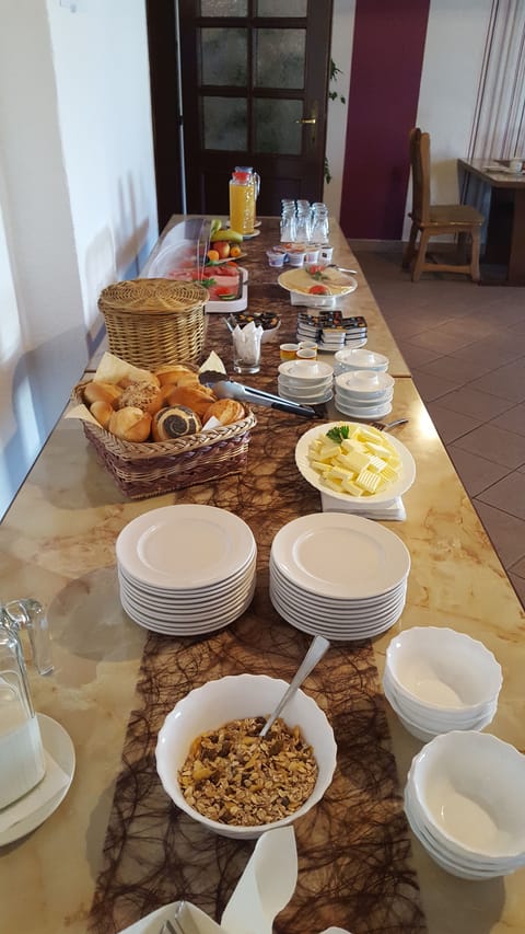 Free daily buffet breakfast