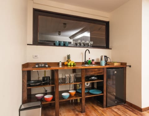 Deluxe Apartment, 1 King Bed, City View | Private kitchen | Mini-fridge, dishwasher, electric kettle, cookware/dishes/utensils