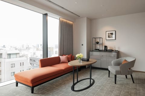 Junior Suite, 1 King Bed, City View | Hypo-allergenic bedding, minibar, in-room safe, blackout drapes