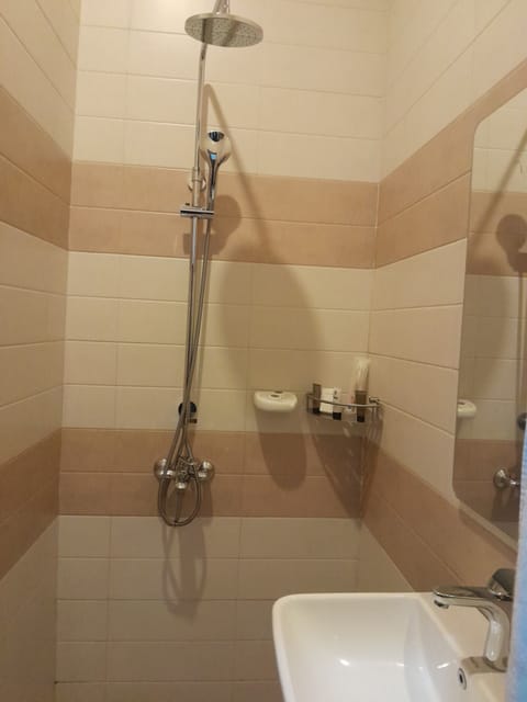 Separate tub and shower, hair dryer, bidet, towels