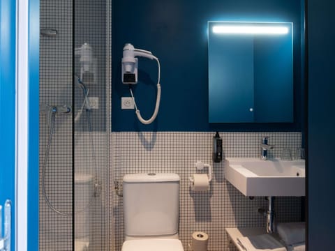 Room, 1 Double Bed, Non Smoking | Desk, laptop workspace, blackout drapes, soundproofing