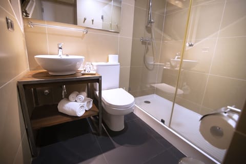 Standard Double Room | Bathroom | Free toiletries, hair dryer, towels