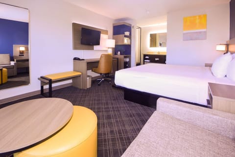 Pillowtop beds, in-room safe, desk, laptop workspace