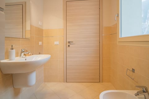 Classic Double or Twin Room | Bathroom | Hair dryer, bidet, towels, soap