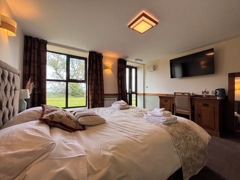 Traditional Double Room | Egyptian cotton sheets, premium bedding, down comforters