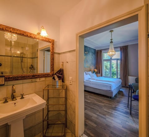 Premium Double Room | Bathroom | Hair dryer, bathrobes, towels, soap