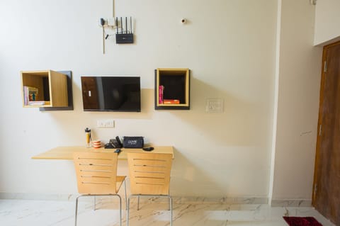 Shared Dormitory (2 single beds) | Desk, laptop workspace, soundproofing, free WiFi