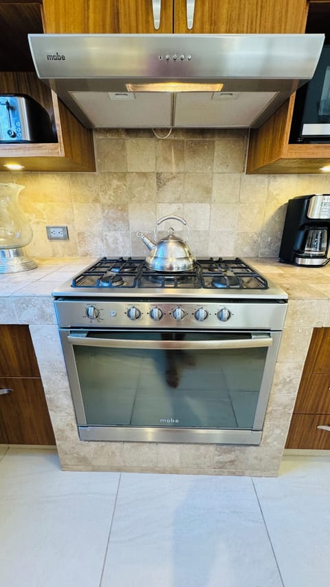 House, 1 Bedroom, Smoking, Balcony | Private kitchen