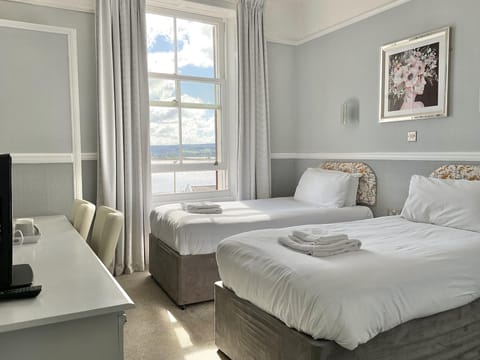 Standard Twin Room, 2 Twin Beds, Sea View | Desk, laptop workspace, free WiFi, bed sheets