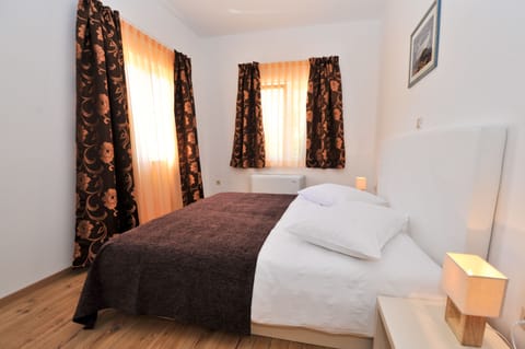 Comfort Apartment, 2 Bedrooms, Balcony | In-room safe, free WiFi, bed sheets