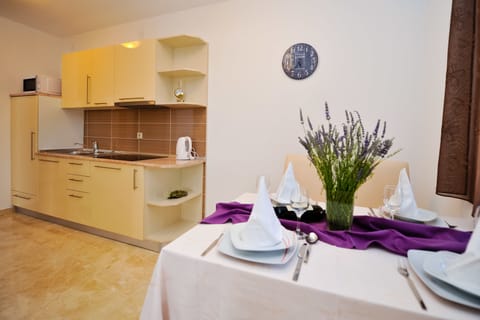 Coffee/tea maker, electric kettle