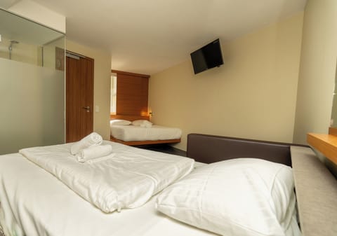 Classic Triple Room | Free WiFi