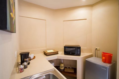 Suite, 2 Bedrooms, Poolside | Private kitchenette | Coffee/tea maker, electric kettle