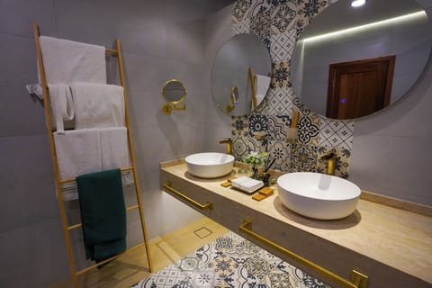 Shower, hair dryer, bathrobes, slippers