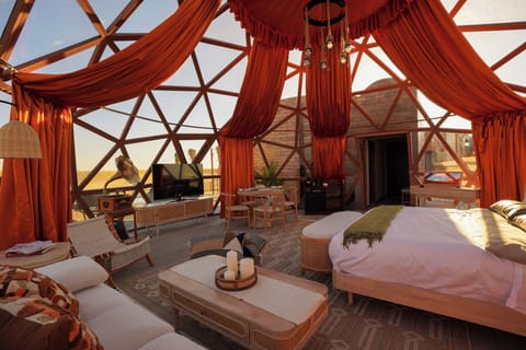 Dome with Breakfast | Down comforters, free minibar, free WiFi, bed sheets