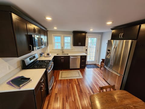 Townhome, 3 Bedrooms | Private kitchen | Fridge, oven, coffee/tea maker, toaster